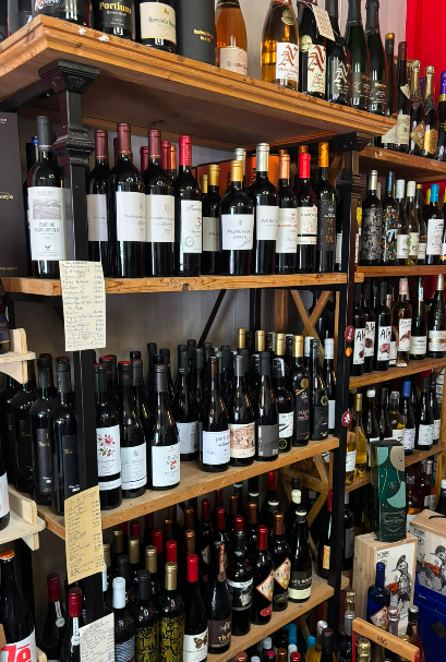 Bodega de vinos en Gourmet Altafulla — selección de vinos nacionales